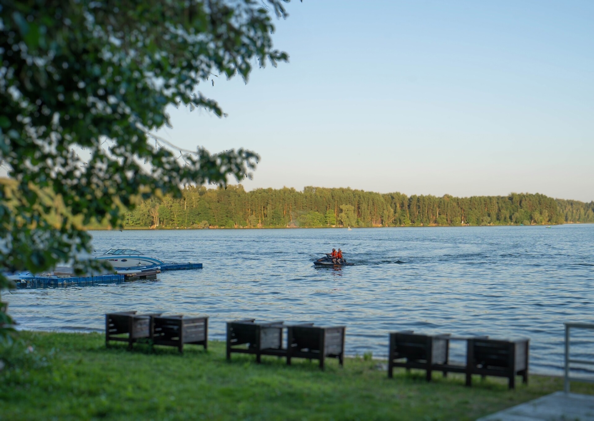 Отдых в Подмосковье у воды: лучшие отели, глэмпинги и базы отдыха