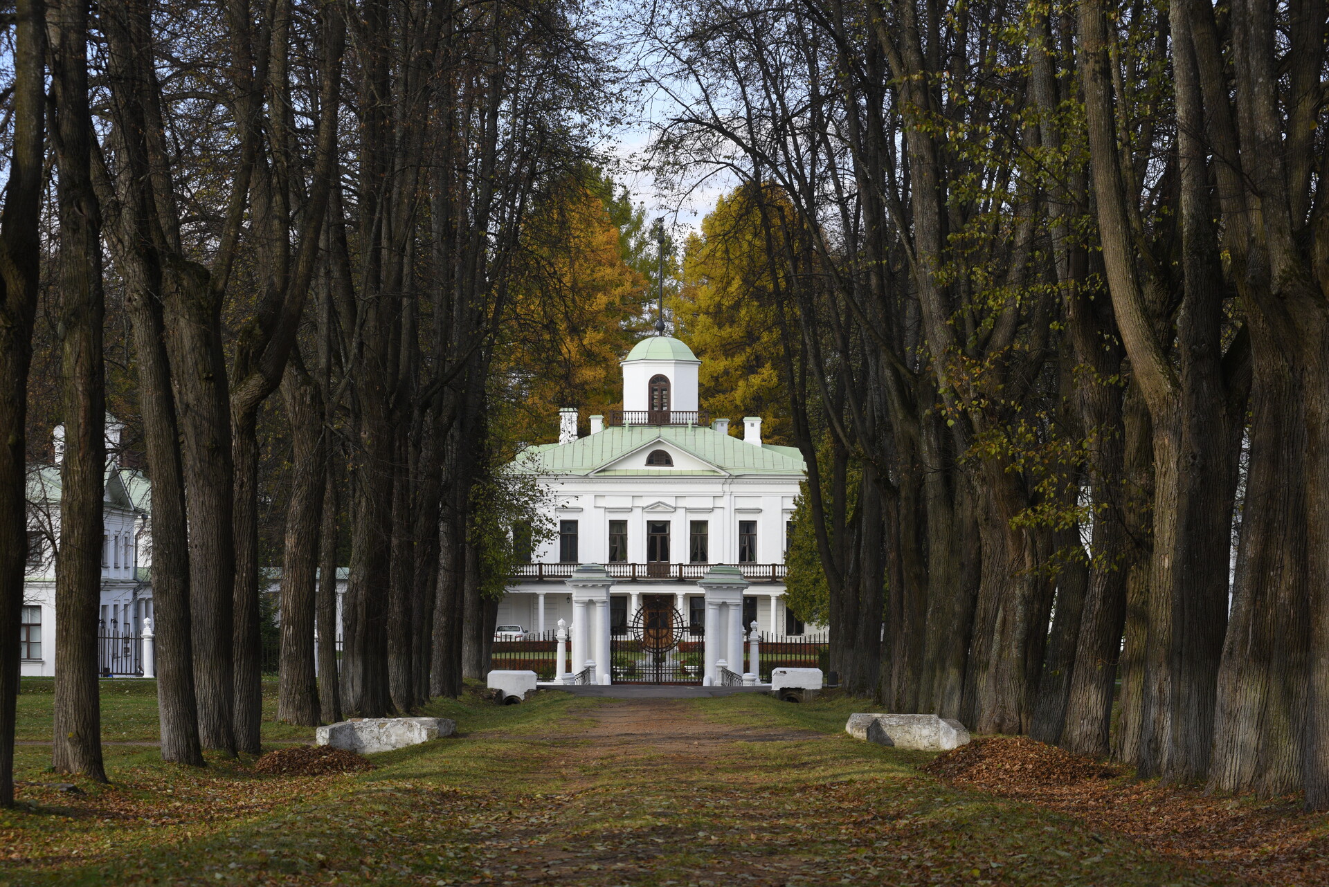 Осенние виды усадьбы Середниково