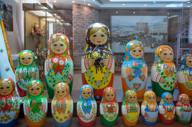 Выставка «Музей русской матрешки» в музейном комплексе «Конный двор»