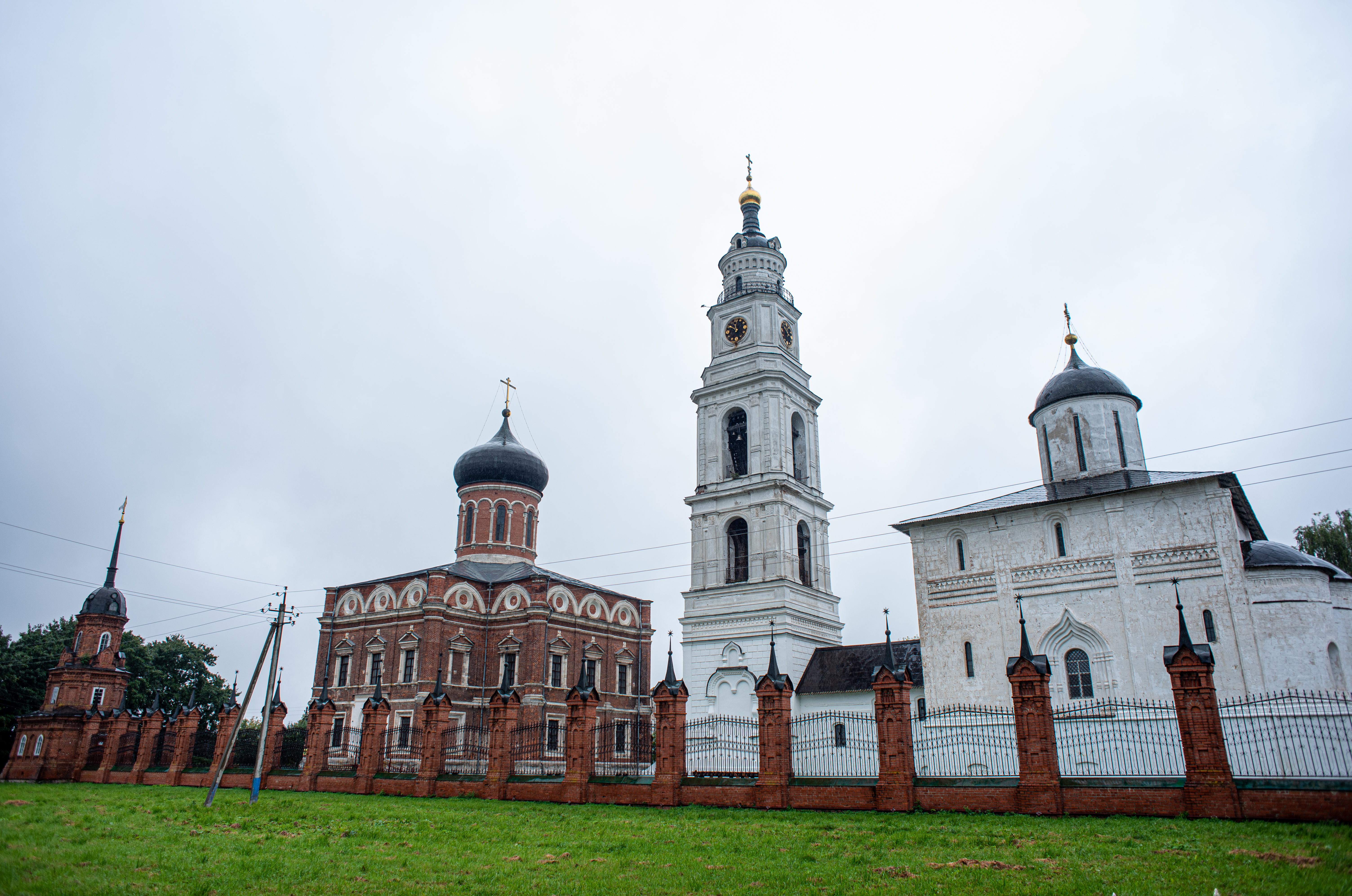 Волоколамский кремль — один из самых сохранных кремлей в Подмосковье. Он находится на валу в центре города и хорошо просматривается