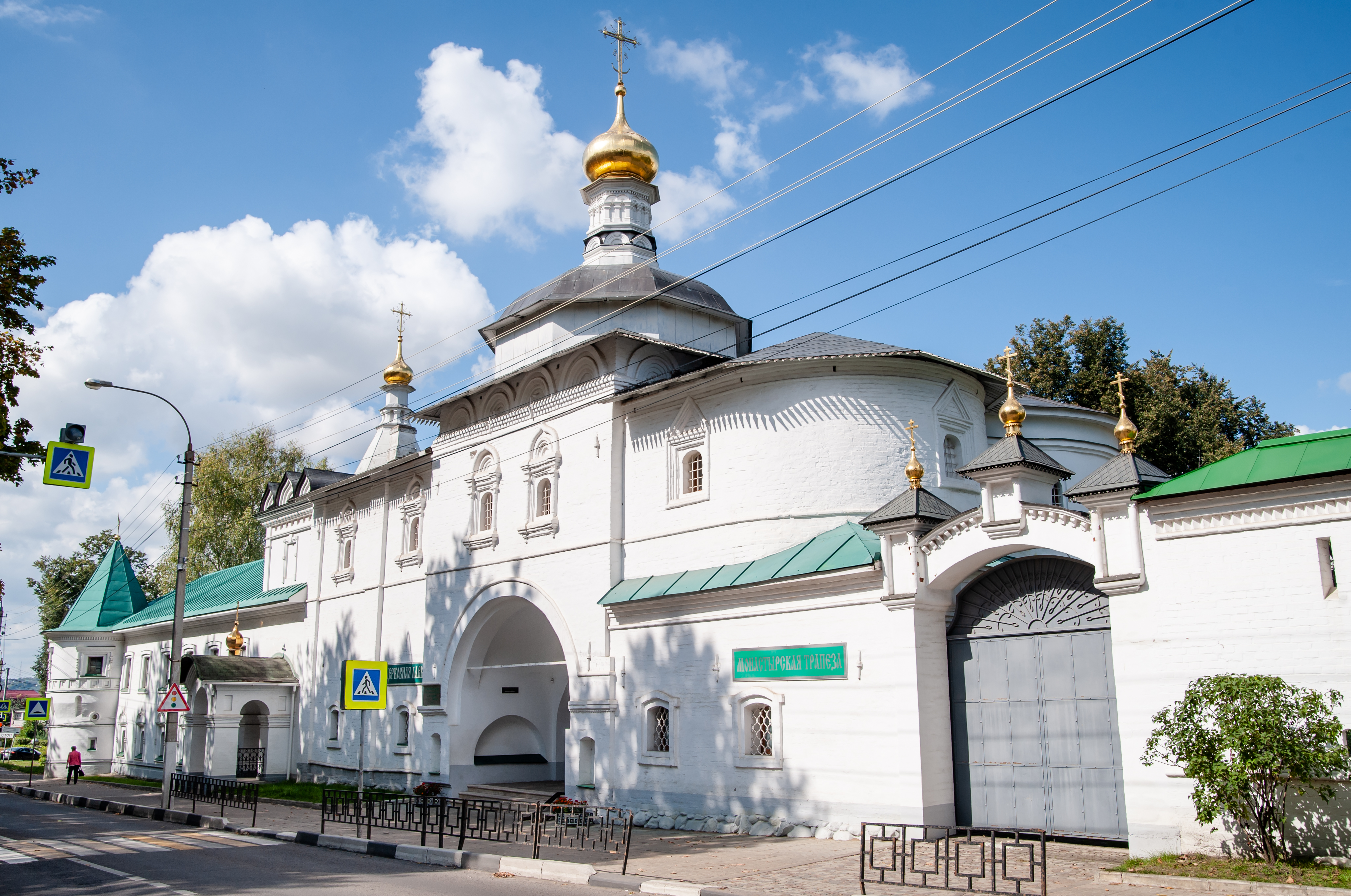 Дмитровский Борисоглебский монастырь известен со второй половины XV века