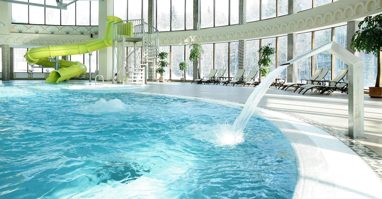 На территории отеля отдельно расположен Spa&Wellness-центр с большим бассейном и огромным количеством оздоровительных и косметических процедур