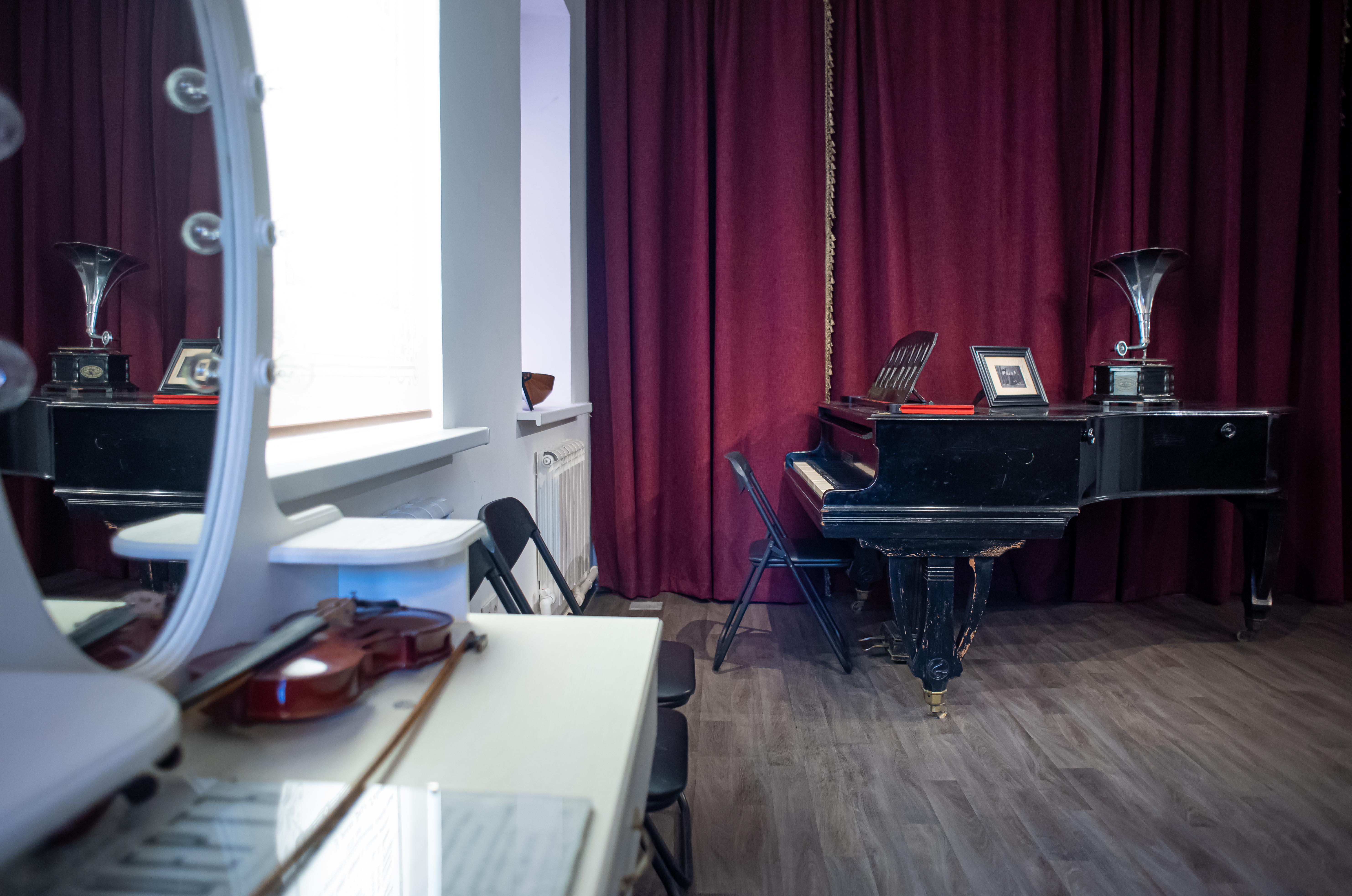 Гостям музея представлены кадры приезда в Орехово-Зуево известного певца Федора Шаляпина и рояль, под звуки которого он пел со сцены Летнего театра