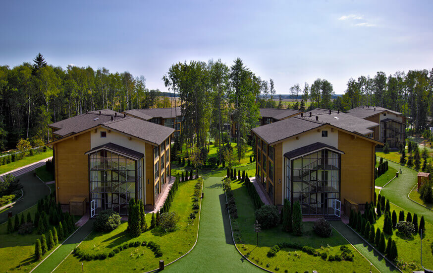 Загородный клуб Les ART Resort летом