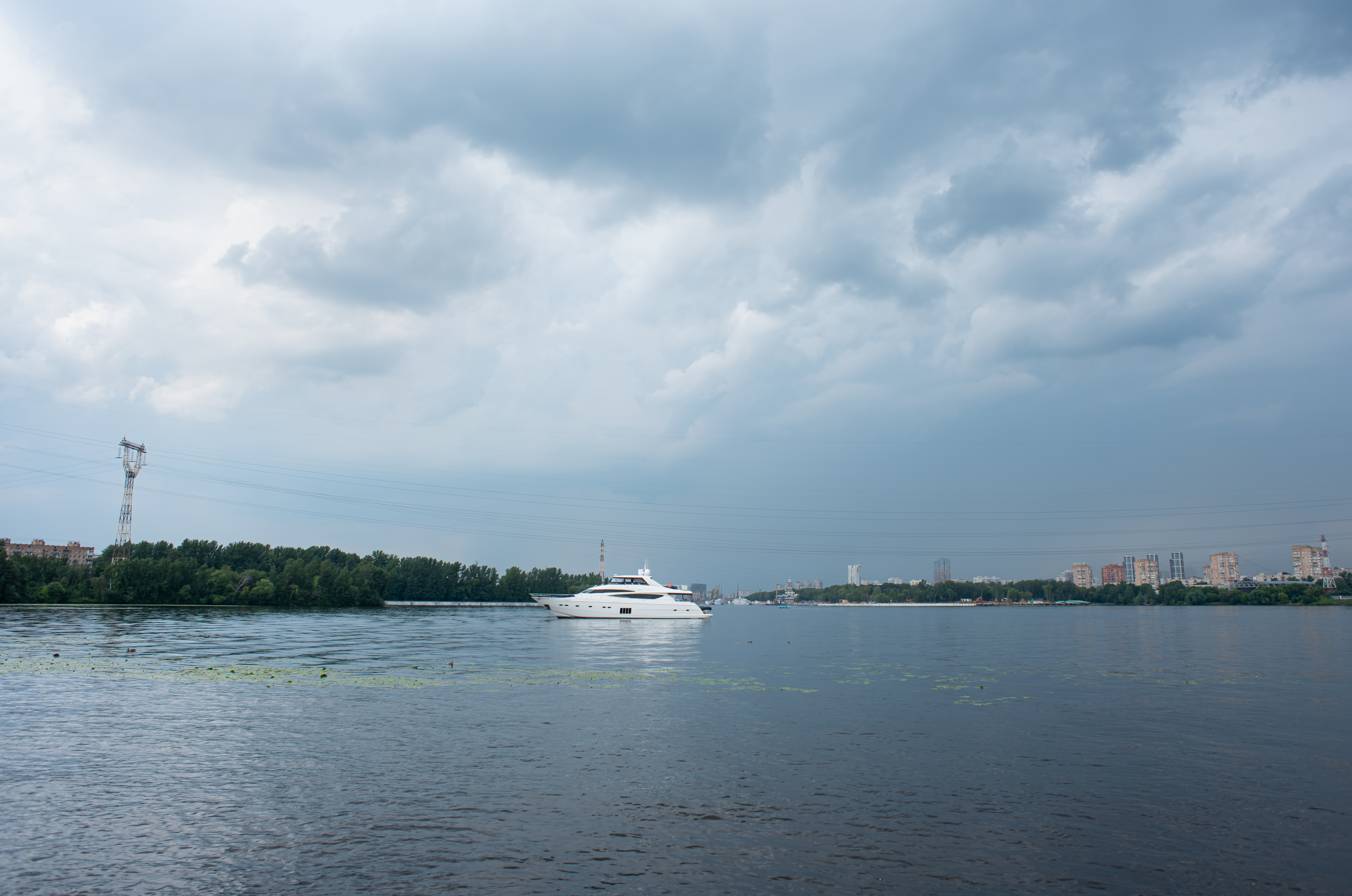 Летние виды Химкинского водохранилища